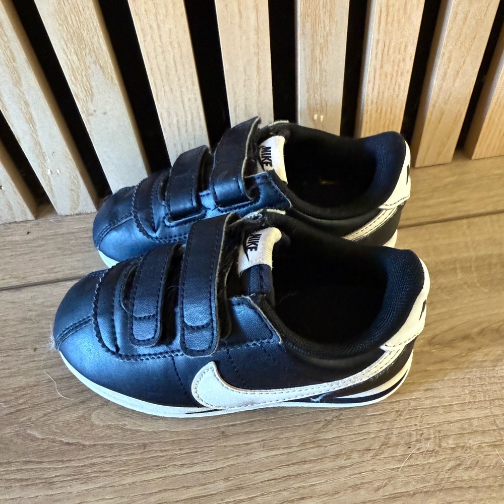 Nike Kids Black and White Velcro Sneakers